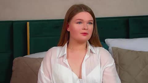 Snapshot of crystallyons chatting on 4, 10, 2025 Crystal online show from 4, 10, 2025