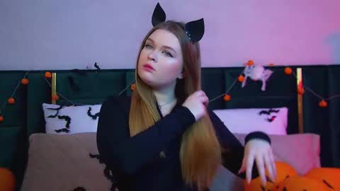 Snapshot of crystallyons chatting on 27, 10, 2025 Crystal online show from 27, 10, 2025