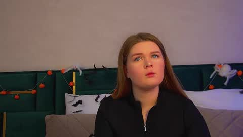 Snapshot of crystallyons chatting on 1, 11, 2025 Crystal online show from 1, 11, 2025