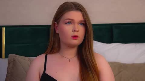 Snapshot of crystallyons chatting on 3, 11, 2025 Crystal online show from 3, 11, 2025