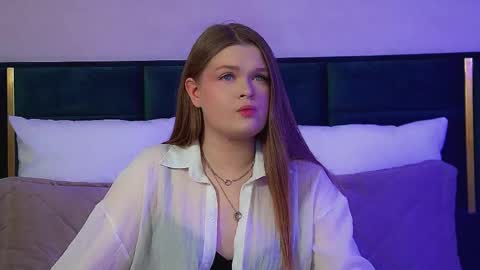 Snapshot of crystallyons chatting on 23, 11, 2025 Crystal online show from 23, 11, 2025