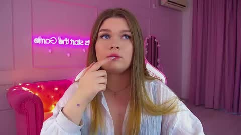 Snapshot of crystallyons chatting on 19, 12, 2025 Crystal online show from 19, 12, 2025