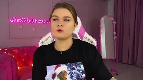 Snapshot of crystallyons chatting on 21, 12, 2025 Crystal online show from 21, 12, 2025