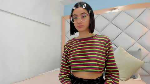 Snapshot of crystalstonee1 chatting on 8, 5, 2026 Crystal online show from 8, 5, 2026