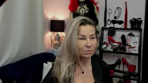 CrystalHotty online show from 5, 1, 2025