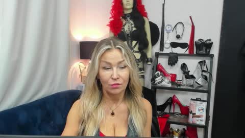 CrystalHotty online show from 14, 10, 2025