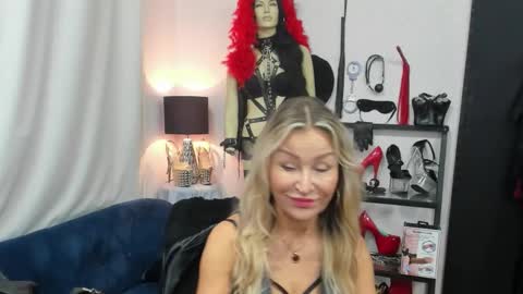 CrystalHotty online show from 21, 10, 2025