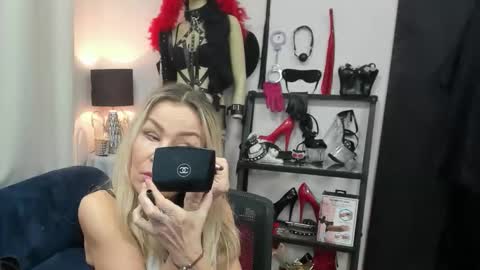 CrystalHotty online show from 17, 2, 2026