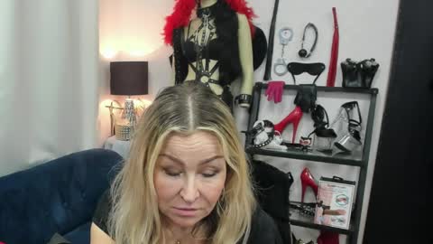 CrystalHotty online show from 27, 3, 2026