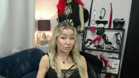 CrystalHotty online show from 17, 4, 2026