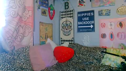     online show from 4, 10, 2025