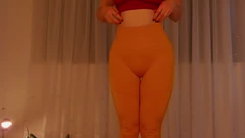 Leonela online show from 9, 12, 2024