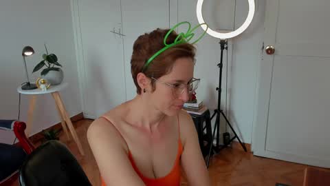 Leonela online show from 12, 12, 2024