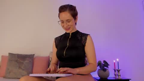 Leonela online show from 6, 1, 2025