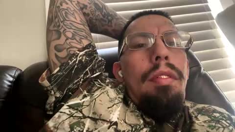 Snapshot of cuete2100 chatting on 22, 11, 2025 cuete2100 online show from 22, 11, 2025