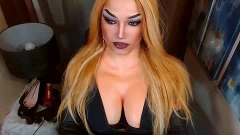 Snapshot of cumoffun chatting on 18, 12, 2025 Cattaleya online show from 18, 12, 2025