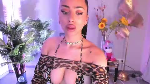 Snapshot of cupcake_izzy chatting on 6, 7, 2026 cupcake_izzy online show from 6, 7, 2026