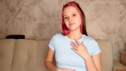 Snapshot of curious_enough chatting on 27, 11, 2025 Miley online show from 27, 11, 2025