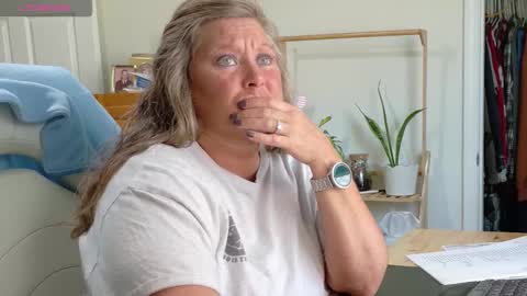 curious couple online show from 5, 2, 2026