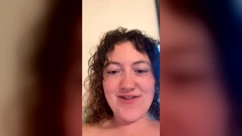 curliegirlee online show from 15, 6, 2026