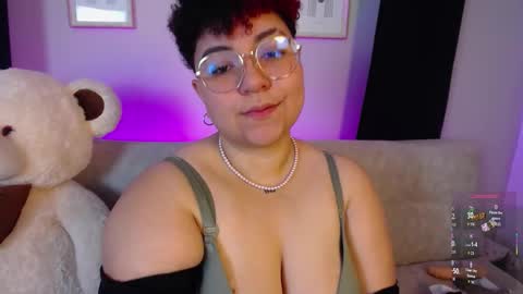 Snapshot of curly_cam_queen chatting on 10, 2, 2026 Bruna online show from 10, 2, 2026