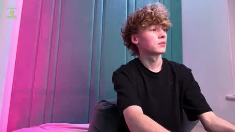 Snapshot of curlytwinkboy chatting on 19, 9, 2025 KEVIN online show from 19, 9, 2025