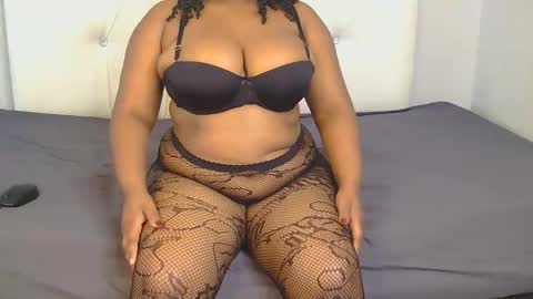 Snapshot of curvy_cumbucket chatting on 15, 9, 2025 curvy_cumbucket online show from 15, 9, 2025