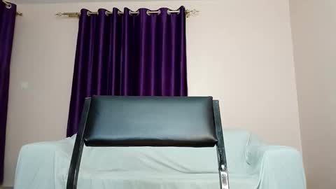 Essie online show from 9, 9, 2025