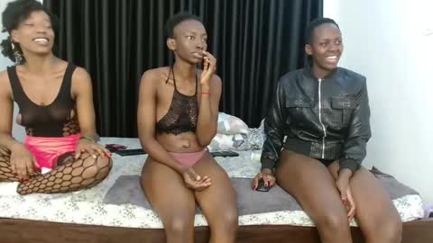 Snapshot of curvy_shirly chatting on 1, 3, 2026 curvy_shirly online show from 1, 3, 2026