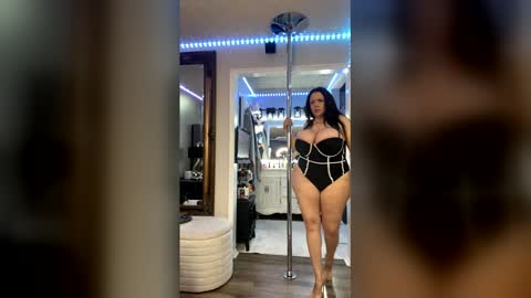 Snapshot of curvyfunlover chatting on 10, 6, 2026 curvyfunlover online show from 10, 6, 2026