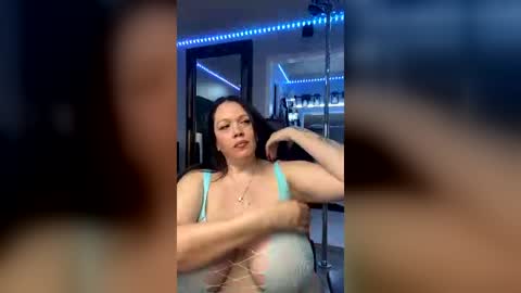 Snapshot of curvyfunlover chatting on 13, 6, 2026 curvyfunlover online show from 13, 6, 2026