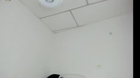 curvylatinaa_ online show from 24, 4, 2026