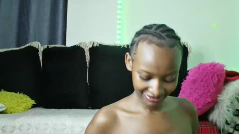 Snapshot of cute_annah chatting on 19, 12, 2024 cute annah online show from 19, 12, 2024