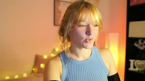 Snapshot of cute_brutality chatting on 30, 11, 2025 Coco online show from 30, 11, 2025