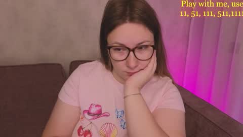 Snapshot of cute_darina chatting on 15, 10, 2025 Everyday stream in the same time online show from 15, 10, 2025
