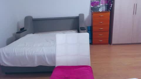 cute_jes online show from 27, 1, 2025