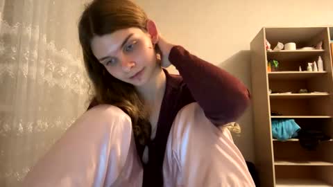 cute_kitte online show from 5, 1, 2025