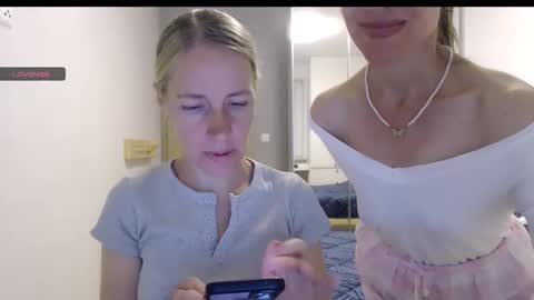 cute_lion_ online show from 3, 10, 2025