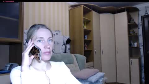 cute_lion_ online show from 11, 11, 2025