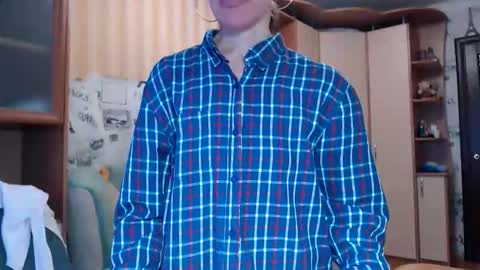 cute_lion_ online show from 4, 4, 2026