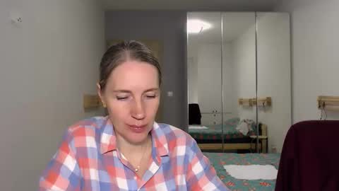 cute_lion_ online show from 19, 4, 2026