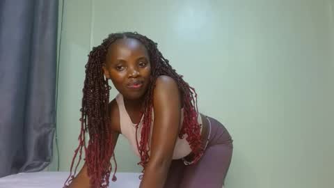 cute_lorna online show from 13, 4, 2026