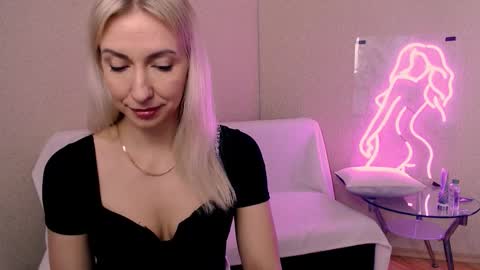 cute_smile_shy online show from 18, 1, 2026