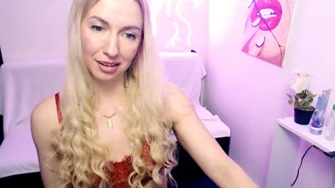 cute_smile_shy online show from 19, 4, 2026