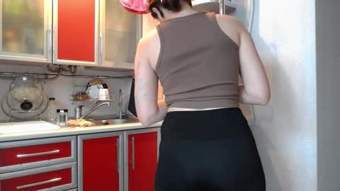 Snapshot of cute_strawberry_ chatting on 15, 12, 2024 cute_strawberry_ online show from 15, 12, 2024