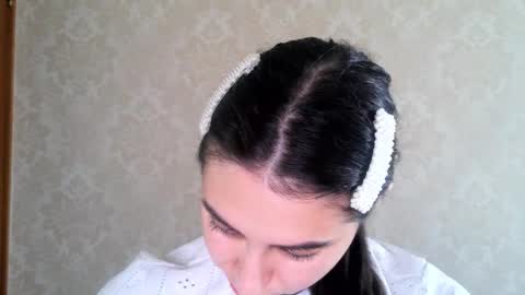 Snapshot of cute_strawberry_ chatting on 4, 10, 2025 cute_strawberry_ online show from 4, 10, 2025