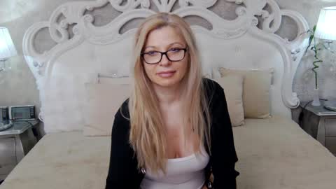 Snapshot of cuteangelina18 chatting on 7, 5, 2026 cuteangelina18 online show from 7, 5, 2026