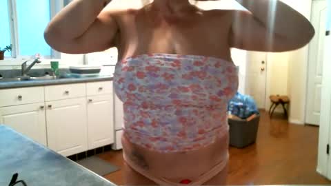 Snapshot of cutenlittle28 chatting on 30, 1, 2025 CuteNlil online show from 30, 1, 2025