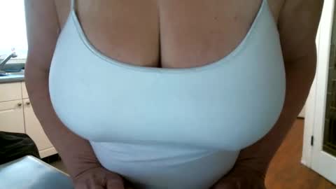 Snapshot of cutenlittle28 chatting on 30, 1, 2025 CuteNlil online show from 30, 1, 2025