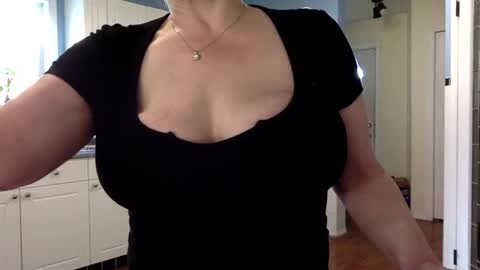 Snapshot of cutenlittle28 chatting on 22, 9, 2025 CuteNlil online show from 22, 9, 2025